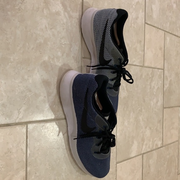 Nike running sneakers - Picture 2 of 4